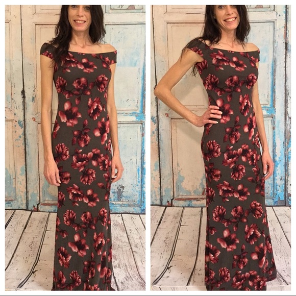 Dresses & Skirts - Gorgeous Floral Fitted Maxi Dress